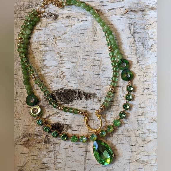 Green Crystals & Jade Pendant  Two Strand Necklace In Yellow Gold - Picture 9 of 9